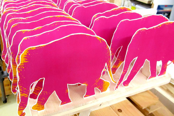 KULTRUFRAGEN-ANIMATION: Darsteller «PinkElephant». Digitale Illustration, Print, Papier, Cutout ca. 11cm hoch, selbststehend