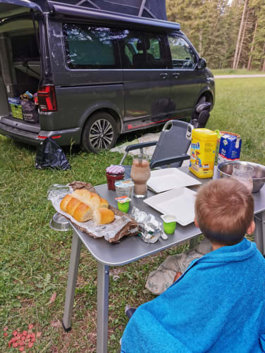 Petit déjeuner dans la nature