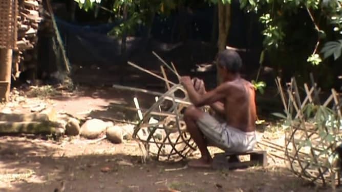 Ka Suwasih makes a basket