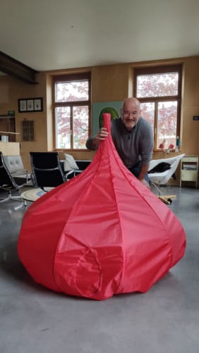 marCo Koeppel, technical creator of the DROPINA with the 1.2m high model.