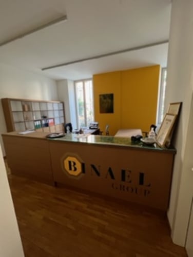 Reception und gelbe Büro