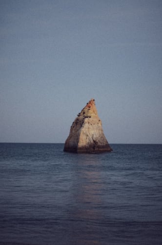 îlot mytique dans le sud du Portugal