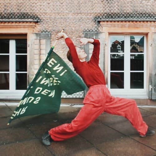 schwenken wiegen flattern: Sheila Runa Lindauer in Zusammenarbeit mit Celia & Nathalie Sidler