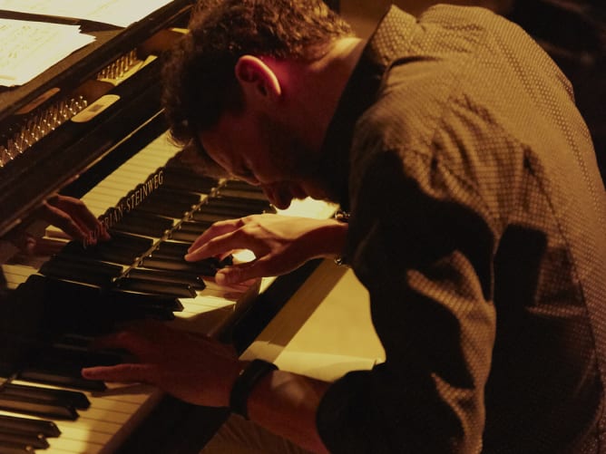 Laurent Nicoud, Piano: 5.4.+ 8.4.2023