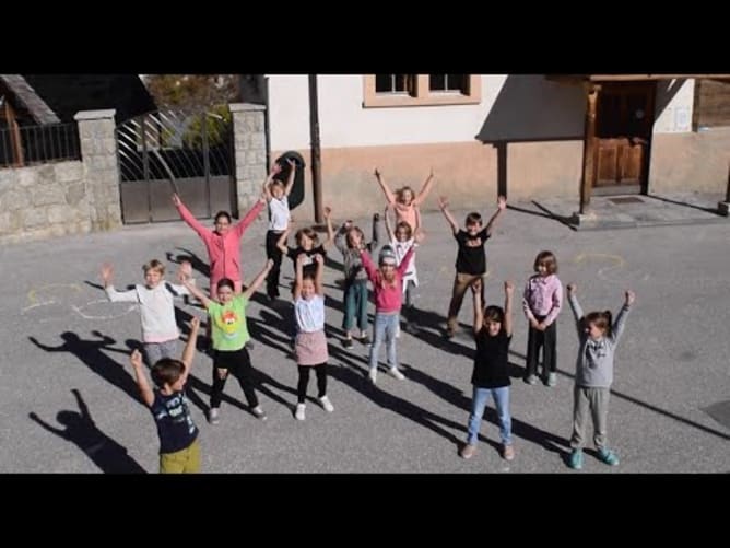 L'école primaire de Nax présente son projet Eco-Schools! Die Primarschule Nax stellt ihr Eco-Schools-Projekt vor.