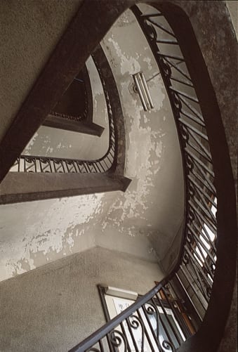 Dōjunkai Kiyosuna Apartments, stair in the corner building (photo 1997)