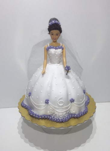 The miniature version.. :-) ..roughly this is what the cake dress should look like, of course life-size and much more detailed and finely worked out!