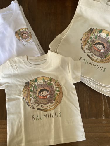 Baumhuus T-Shirts und Taschen