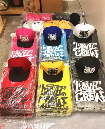 T-Shirts & Snapback Caps