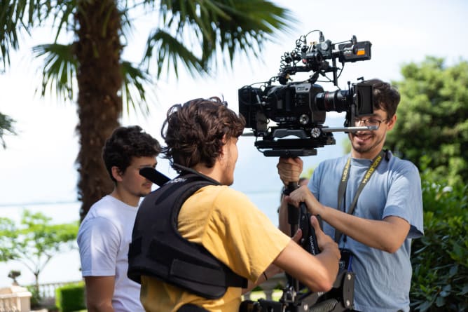 La steadicam de «Look at them» (2022)