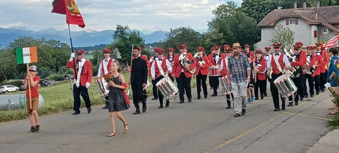 Notre société en cortège