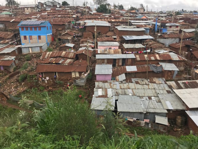 In diesem Abschnitt des Slums leben die meisten der Kinder unserer Schule.