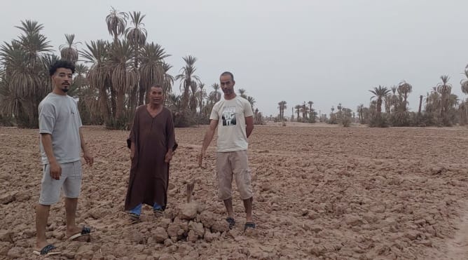 Ort des Brunnenbaus mit Mohamed, Ali und Ismael