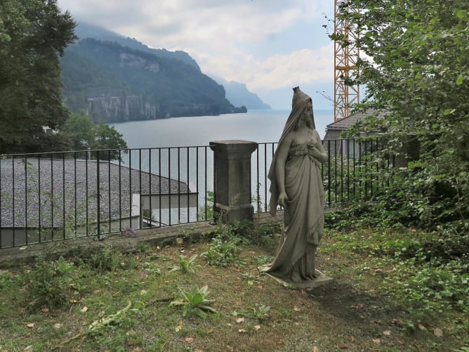 Die Aussicht vom Garten der Villa Schoeck auf den Urnersee.