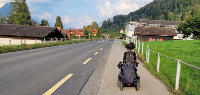 Vom Trottoir auf die Strasse, das ist mein Wunsch (Quelle: selbst erstellt)