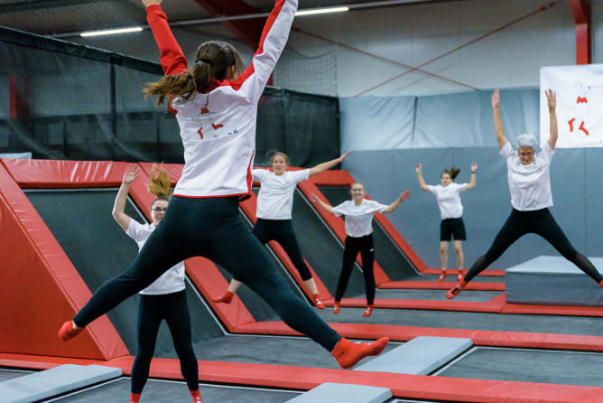 Trainingseinheit auf dem Trampolin