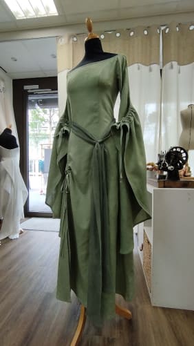 Robe médiévale en Lin 1ère main, teinté 