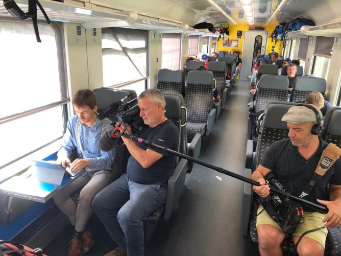 Un roadmovie se tourne essentiellement dans le train. Le soliste Romain Nussbaumer (Tenorhorn) est en route pour Zurich