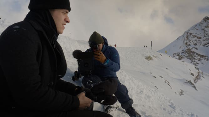 Rijka lässt den Gletscher auf sich wirken