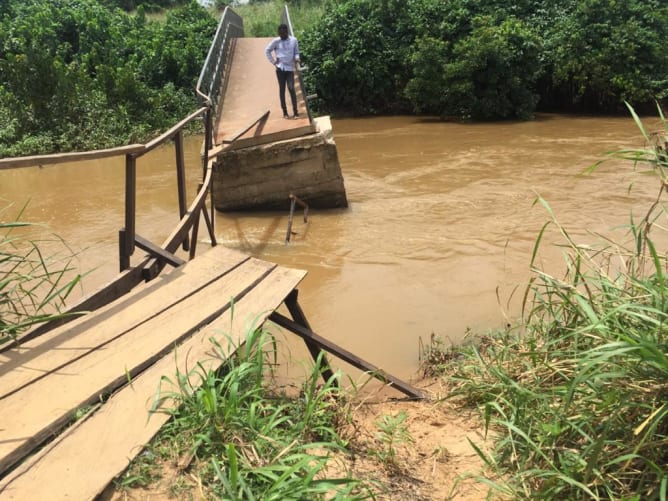 Bereits vor dem letzten Hochwasser war die Brücke unpassierbar. 