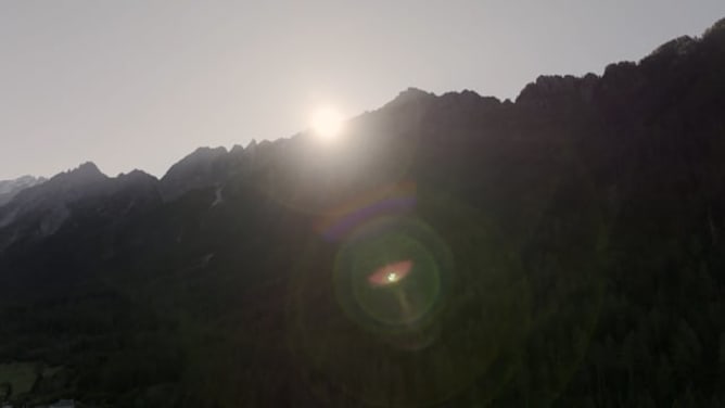 Trailer REISE INS LICHT