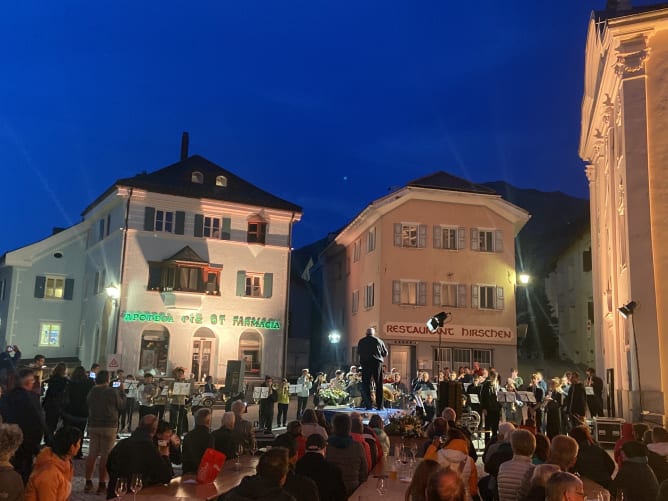 Ein Dorf im Brassweekfieber