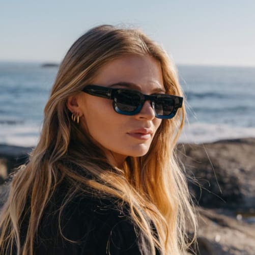 Model mit unserer Rio De Janeiro-Brille