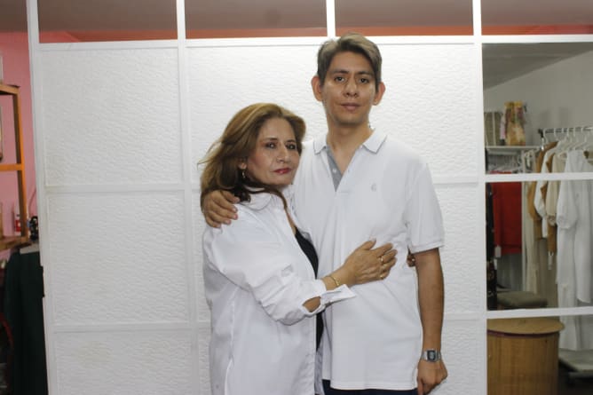 Marcia, meine wunderbare Näherin in Peru mit ihrem autistischen Sohn 