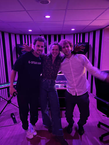 Anfang Mai am Abschliessen und Feiern im Studio mit Master Simu und Mixer Ilia. Danke auch Producer Edu von ganzem Herzen für sein Herzblut und seine Arbeit!