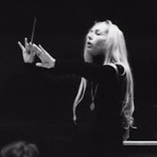 Maestro Gabriella Carli dirigiert das Konzert