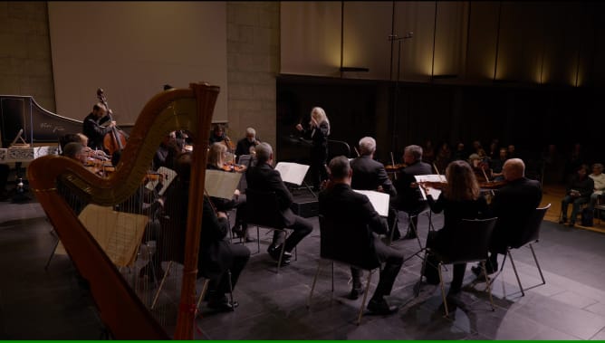 Maestro Gabriella Carli dirigiert das Konzert