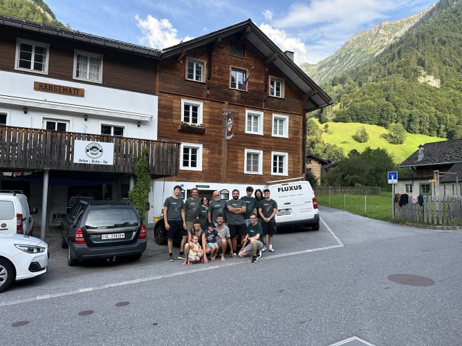 Das gesamte Team und wir