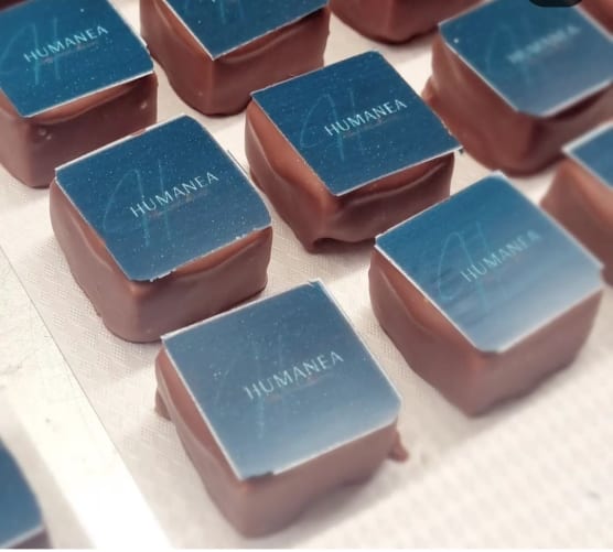 personnalisation de pralinés avec votre logo 