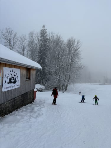 Des petits dans le «jardin des neiges»