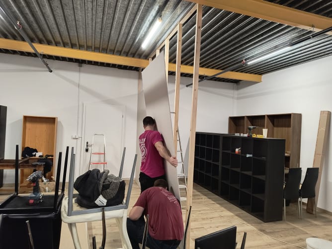 Le montage de la salle de jeu de rôle 