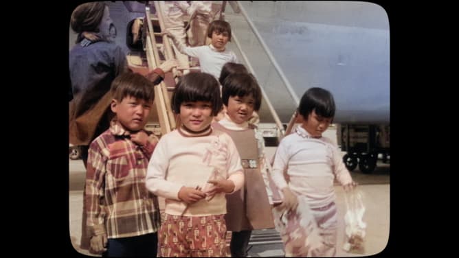 Archives: arrivée enfants adoptés à l'aéroport 