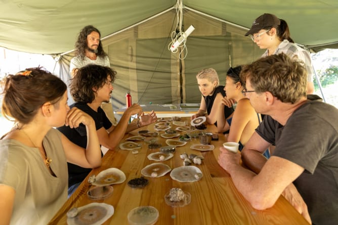 Workshop on soil chromatography at PIFcamp 2024 (Photo: Tine Lisjak)