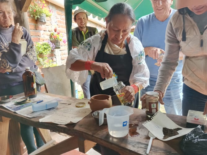 Soil chromatography workshop at Kurikancha, Ibarra, Ecuador