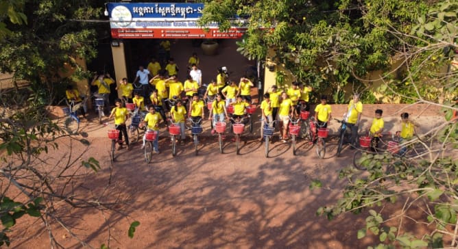 Every Sunday, the students ride their donated bicycles with a volunteer to the Angkor temples for a history class about their Khmer culture. It’s a great opportunity to learn new vocabulary, stay active, and train for their likely future careers in tourism (French-speaking tuk-tuk driver, tour guide, etc.).
