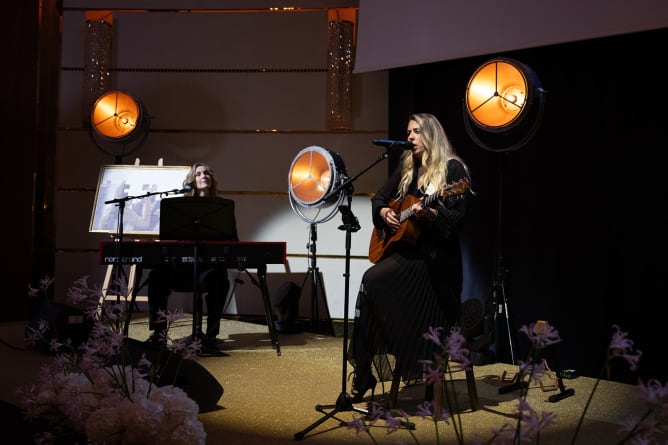 Präsentation neuer Song am Swiss Wedding Award mit Veronica Hvalic am Piano (acoustic-version)