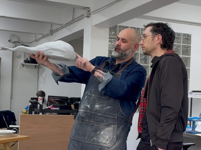 Olivier Afonso et Victor Jaquier discutent du look du poisson.