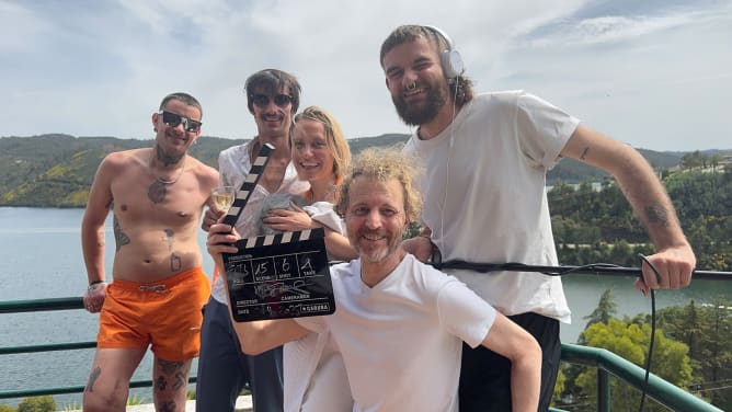 Filmteam nach Beendigung einer Szene in Portgal.
