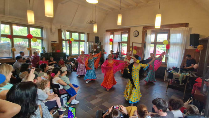 Come and enjoy our Sevillanas, Rumbas and Folklorique dance with the wonderful Grupo Yerbabuena