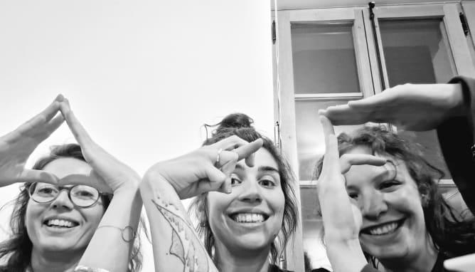 Toute l’équipe d’art&fiction vous remercie! (Ici: Allison, Marie W. et Marie S.)