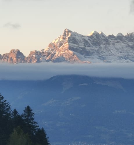 Les Dents du Midi à l'aube 