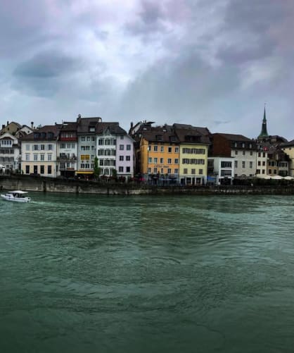 Da sind wir - direkt an der Aare!