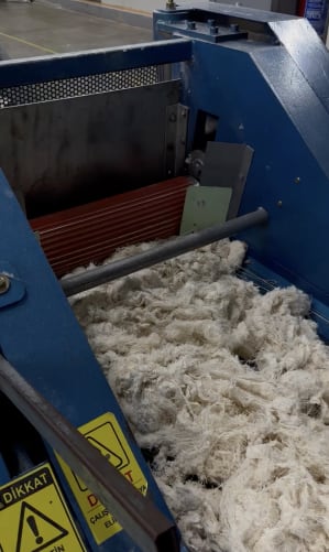 Faseröffnung | Reinigung | Kardieren | Neues Recycling Garn entsteht