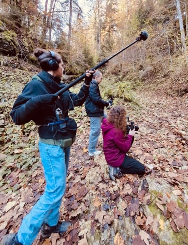 Une partie de l’équipe en tournage lors d’un précédent projet.