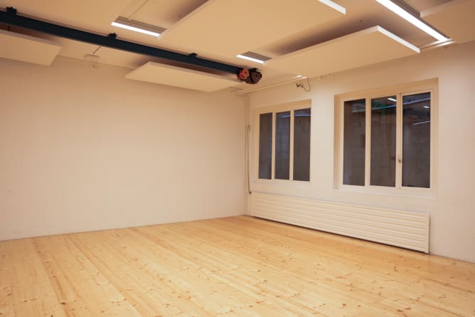 Vor drei Monaten bekamen wir die Gelegenheit, unser Fotostudio in Freiburg zu eröffnen. Damals war das Studio nur ein leerer Raum voller Potenzial...