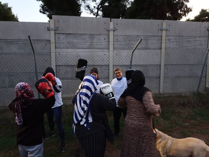 Wöchentlicher Camp Kurs beim Flüchtlingslager Ritsona in der Nöhe Athen
